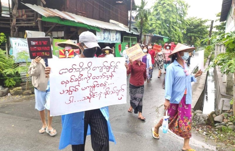 미얀마 국민이 28일 쿠데타로 집권한 군부를 규탄하는 시위를 하고 있다. 5·18기념재단 제공