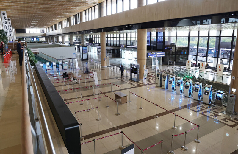 지난 14일 서울 강서구 김포국제공항 국제선 청사가 운항 재개를 앞두고 리모델링 공사가 진행되고 있다. 연합뉴스