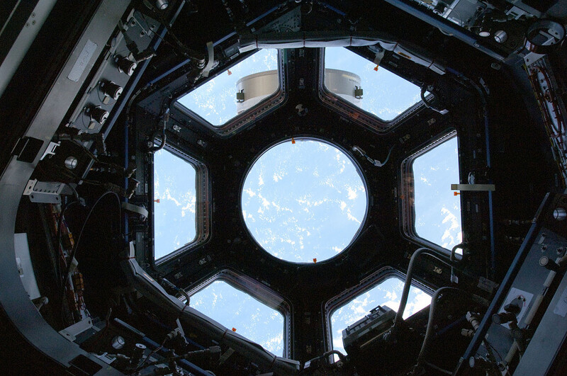 우주비행사들이 가장 즐겨 찾는 지구 전망 모듈 `큐폴라'. 위키피디아