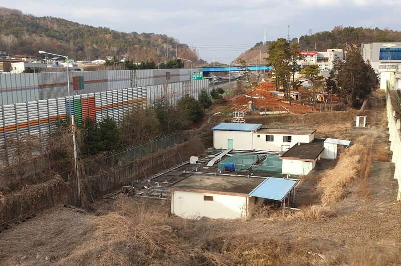 광주광역시 북구 문흥동 옛 광주교도소 서쪽 담장에 있는 오수처리장 모습. 5·18민주화운동 당시 희생자들이 묻혀 있을 것으로 추정되던 장소다.김용희 기자 kimyh@hani.co.kr