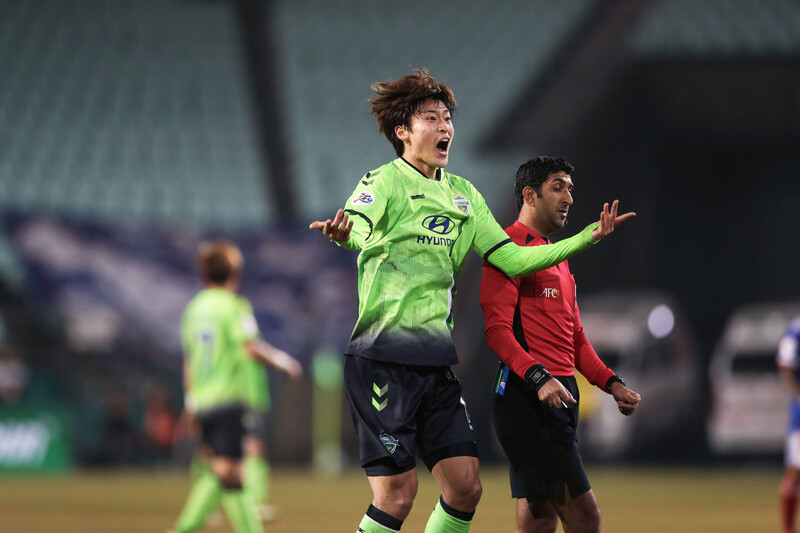 전북 현대의 조규성이 12일 전주월드컵경기장에서 열린 아시아축구연맹 챔피언스리그 H조 요코하마 마리노스와 경기에서 후반 추격골을 넣은 뒤 환호하고 있다. 한국프로축구연맹 제공