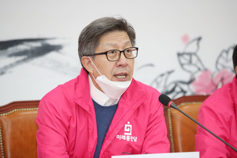 박형준 미래통합당 공동선대위원장이 24일 오전 국회에서 열린 선거전략대책회의에서 발언하고 있다. 연합뉴스