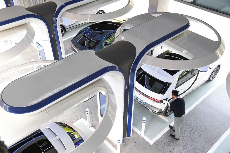 서울 강동구 EV 스테이션 강동에서 아이오닉5를 충전하는 모습. 현대차 제공