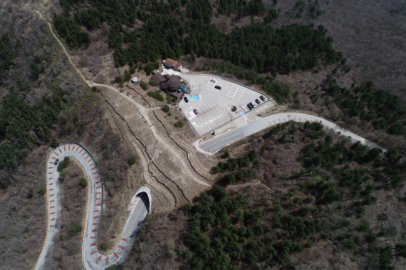 전북 남원시 산내면 덕동리 정령치 주차장. 국립공원을 지키는 시민의 모임 제공