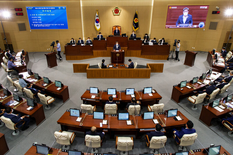 경북도의회 행정보건복지위원회는 오는 25일 군위군을 대구시로 편입하는 ‘경상북도 관할구역 변경(안)’을 논의한다. 경북도의회 제공