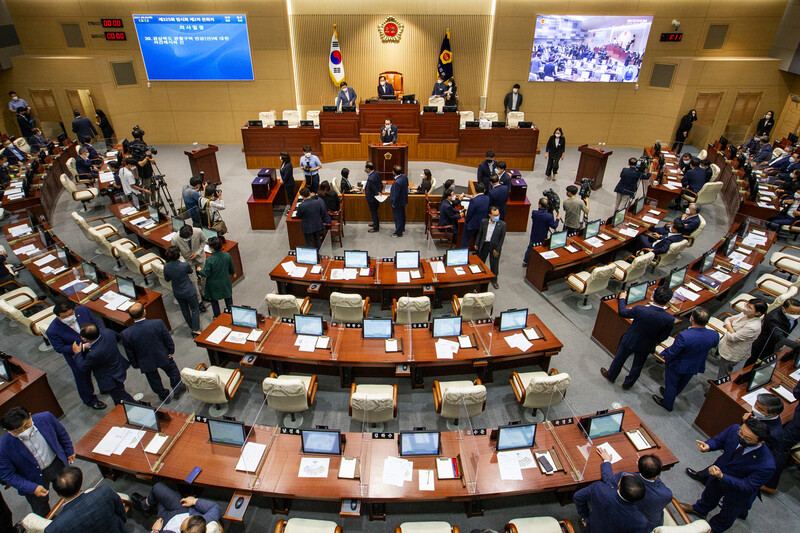 2일 경북도의회가 본회의를 열어 ‘경상북도 관할구역변경(안) 도의회 의견청취의 건’ 찬성안과 반대안 모두 부결했다. 경북도의회 제공