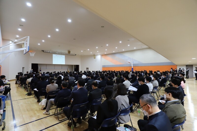 서울고검 관내 수사관들이 21일 오후 7시부터 서울중앙지검 2창 강당에서 회의를 하고 있다. 검찰 제공