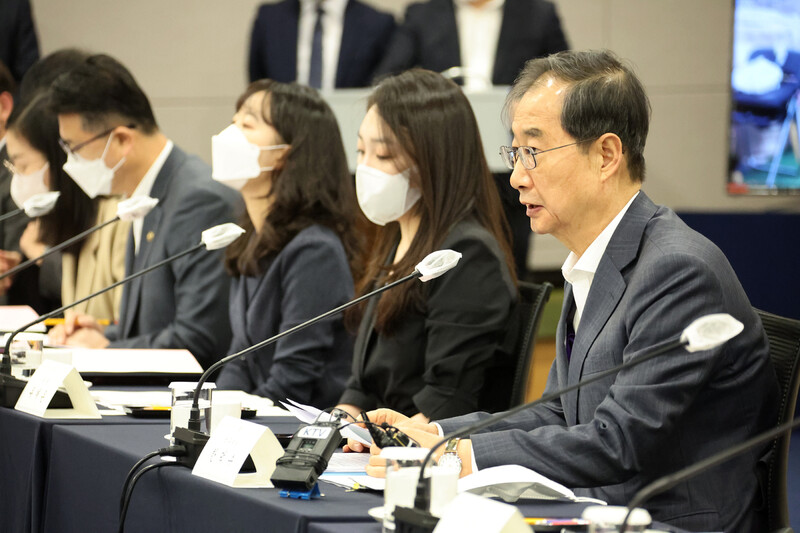 한덕수 국무총리가 26일 서울 중구 대한상의에서 열린 제7차 청년정책조정위원회 전체회의를 주재하고 있다. 연합뉴스