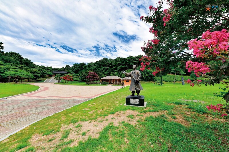 복원된 한용운 선생의 생가. 홍성군청 제공