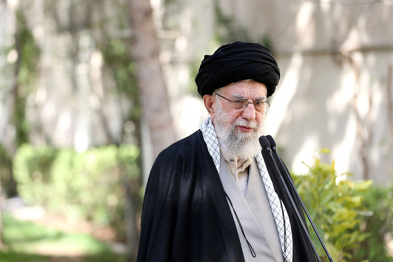 아야톨라 알리 하메네이 이란 최고지도자가 6일 식목일 행사에서 연설하고 있다. 로이터 연합뉴스