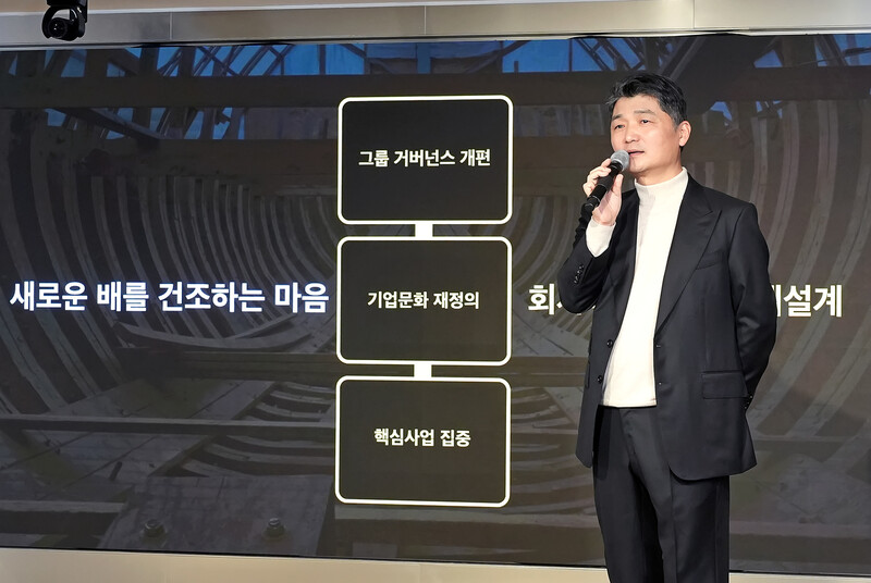 11일 오후 경기도 성남시 카카오 판교아지트에서 진행된 직원 간담회 ‘브라이언톡’에 참석한 김범수 창업자. 카카오 제공