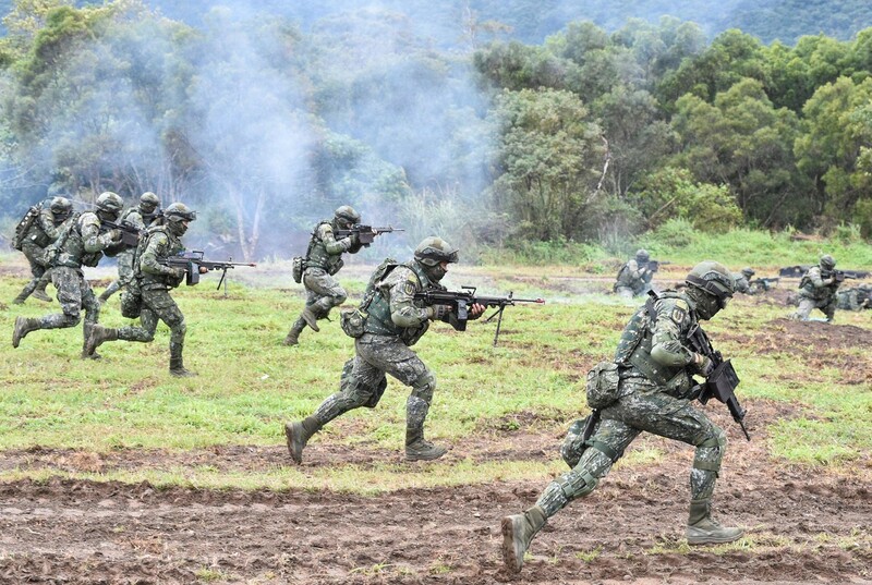 지난 1월 대만 군인들이 동부 화롄에서 연례 군사훈련을 하고 있는 모습. AFP 연합뉴스