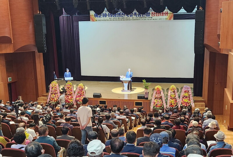 22일 전남 순천시 순천문화건강센터에서 열린 여순10·19항쟁전국유족총연합 창립 출범식에서 이규종 초대 상임대표가 인사말을 하고 있다. 김용희 기자 kimyh@hani.co.kr