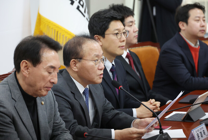 국민의힘 윤재옥 원내대표 겸 대표 권한대행이 28일 국회에서 열린 최고위원회의에서 발언을 하고 있다. 연합뉴스