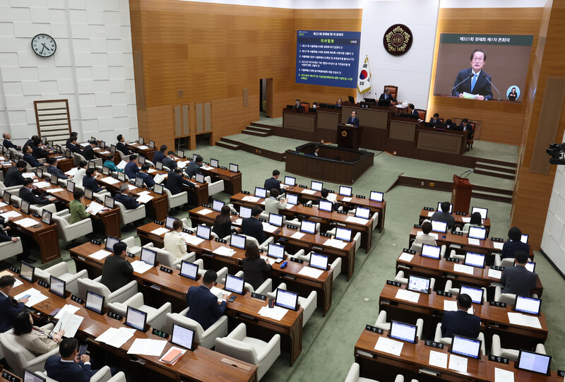 조희연 서울시교육감이 1일 서울특별시의회에서 열린 제 321회 정례회 1차 본회의에서 내년 서울교육청 예산안을 설명하는 시정 연설을 하고 있다. 연합뉴스