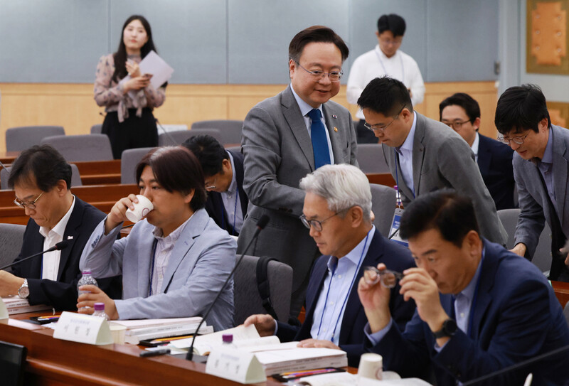 국민연금기금운용위원장인 조규홍 보건복지부 장관이 6월23일 서울 종로구 정부서울청사 별관에서 열린 3차 국민연금기금운용위원회에 참석하고 있다. 연합뉴스