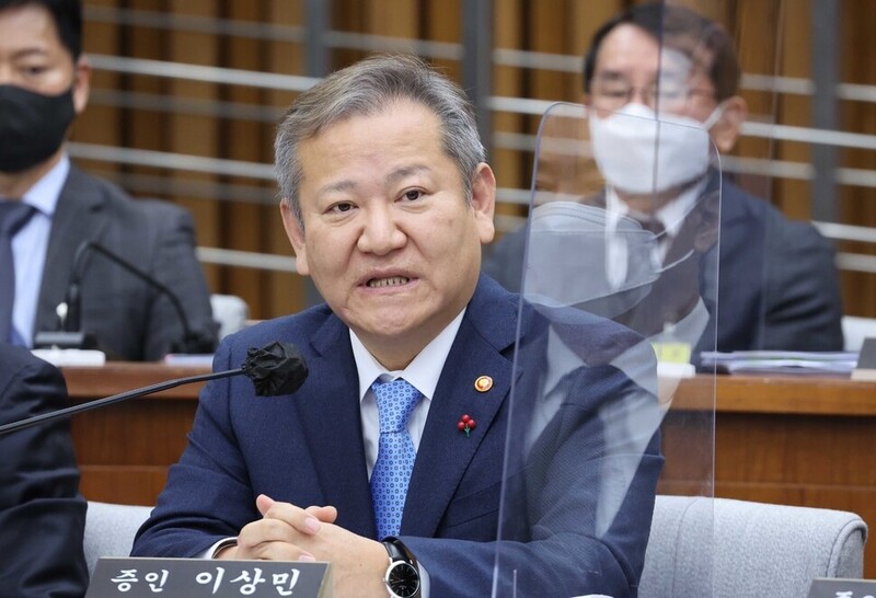 이상민 행정안전부 장관이 지난달 6일 오전 국회에서 열린 이태원 참사 국정조사 2차 청문회에서 발언하고있다. 연합뉴스