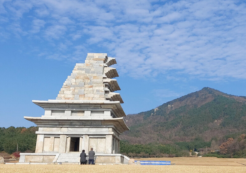 지난해 복원 완료한 미륵사지 석탑(국보 제11호). 김선식 기자