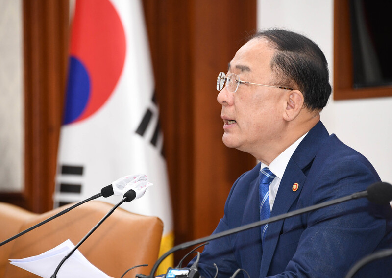 홍남기 경제부총리 겸 기획재정부 장관이 12일 서울 광화문 정부서울청사에서 열린 ‘2차 부동산시장 점검 관계장관회의'를 주재, 모두발언을 하고 있다. 기획재정부 제공.