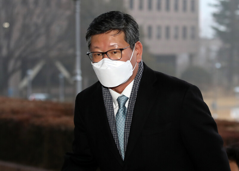 이용구 법무부 차관이 지난달 28일 정부과천청사로 출근하고 있다. 연합뉴스
