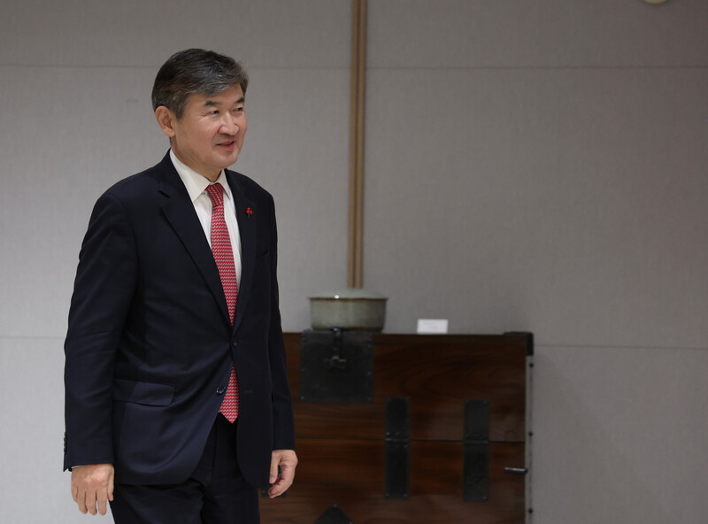 조태용 국가안보실장이 18일 서울 용산 대통령실 청사에서 열린 정형식 헌법재판소 재판관 임명장 수여식에 참석하고 있다. 연합뉴스