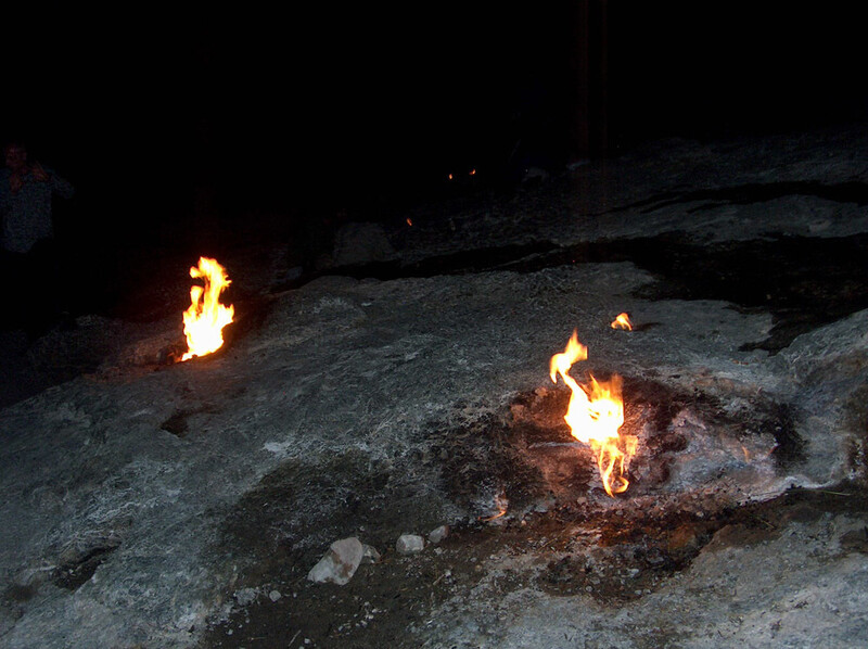 튀르키예 안탈리아주의 키메라산 불구멍. 땅속에서 스며나오는 가스의 10%가 수소다. 위키미디어코먼스