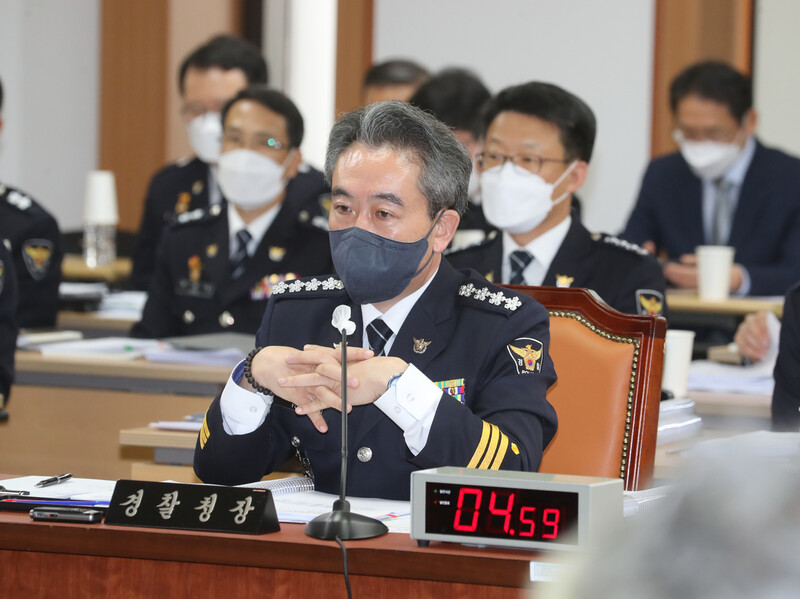 윤희근 경찰청장이 7일 서울 서대문구 경찰청에서 열린 국회 행정안전위원회의 경찰청 국정감사에서 의원 질의를 듣고 있다. 연합뉴스