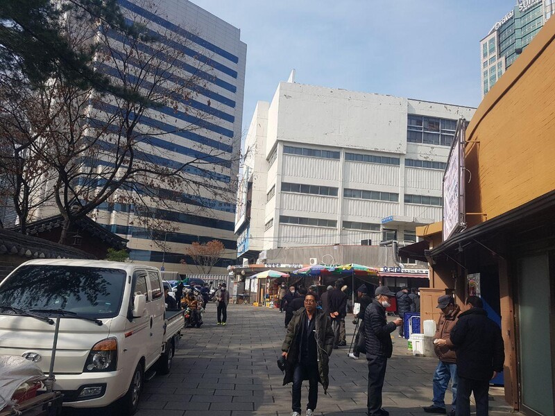 24일 오전 서울 종로구 낙원동의 탑골공원 인근.