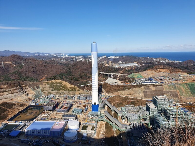 1일 ‘최초 점화’가 이뤄진 강원도 삼척시 삼척블루파워 석탄화력발전소 전경. 탈석탄법 제정을 위한 시민사회연대 제공