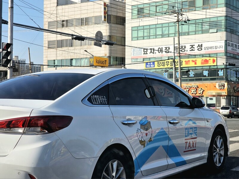 대구시내를 운행 중인 대구로 택시 모습. 김규현 기자