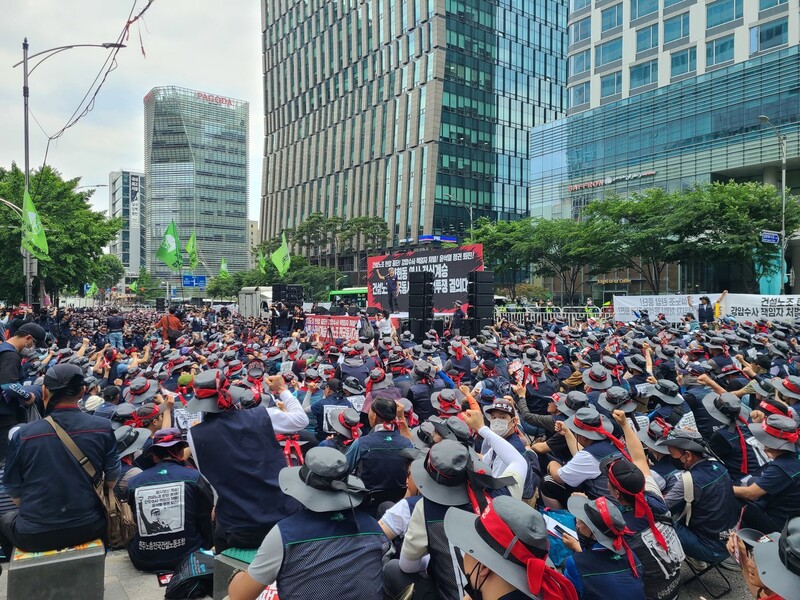 민주노총 건설노조 조합원들이 31일 서울지방고용노동청 앞에서 ‘양회동 열사 정신계승, 민주노총 건설노조 전국 동시다발 총력투쟁 결의대회’를 열고 있다. 방준호 기자