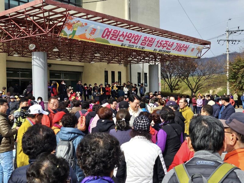 장제원 국민의힘 의원이 지난 11일 경남 함양군 고운체육관에서 열린 여원산악회 창립 15주년 기념식에 참석했다. 장 의원 페이스북 갈무리.