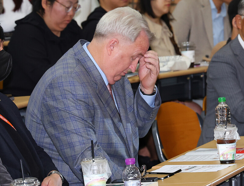 인요한 국민의힘 혁신위원장이 지난 4일 오후 부산 경성대학교에서 열린 이준석 전 대표, 이언주 전 의원이 진행하는 토크콘서트에 참석해 있다. 연합뉴스