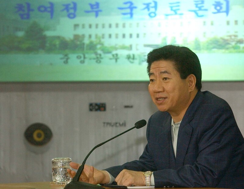 노무현 대통령이 2003년 3월7일 오후 과천 중앙공무원교육원에서 열린 참여정부 국정토론회에서 국정운영에 관한 설명을 하고 있다. 청와대사진기자단