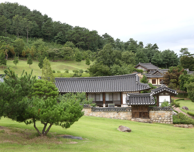 충남 예산군 신암면에 있는 추사 고택 전경. 김선식 기자