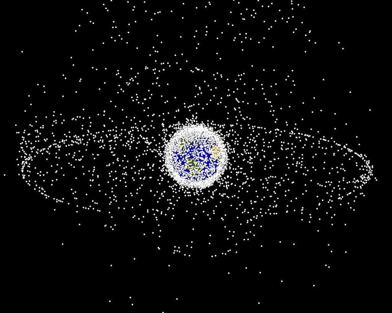 미국항공우주국이 컴퓨터 모델로 만든 우주쓰레기 분포도. 지구 저궤도(LEO)와 정지궤도(GEO)에 가장 많이 몰려 있다. 나사 제공