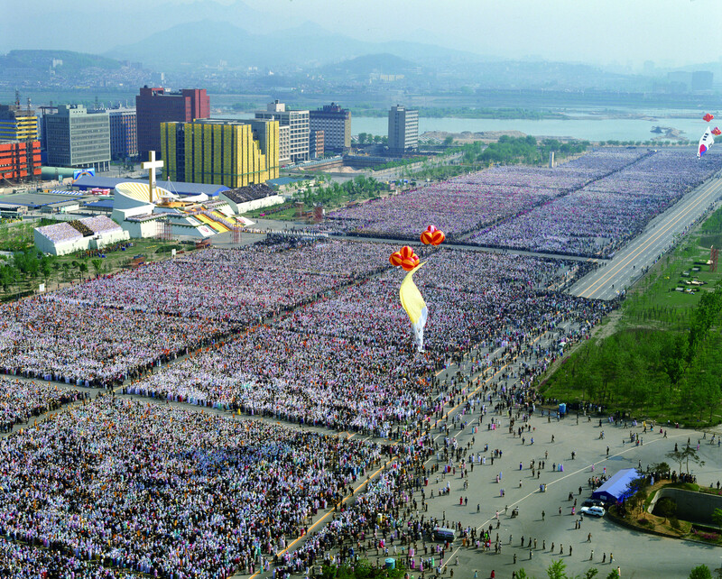 5·16광장은 1970~80년대 군사 퍼레이드, 관제 집회, 종교 행사에 주로 쓰였다. 100만명이 운집한 1984년 한국 천주교 200주년 대회 장면. 서울역사아카이브