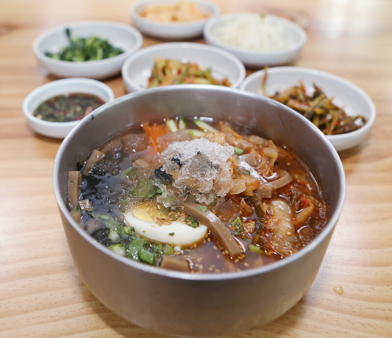 경기도 양평에 있는 묵밥집 ‘콩리’의 메밀묵밥. 박미향 기자