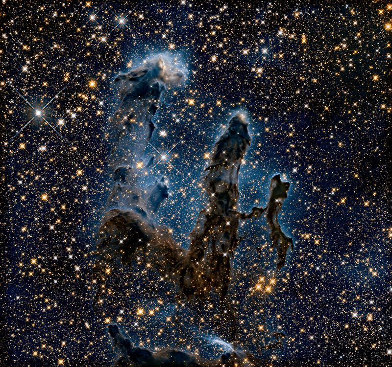 허블우주망원경이 30주년을 맞아 적외선으로 촬영한 ‘창조의 기둥’. 나사 제공(NASA, ESA/Hubble and the Hubble Heritage Team)