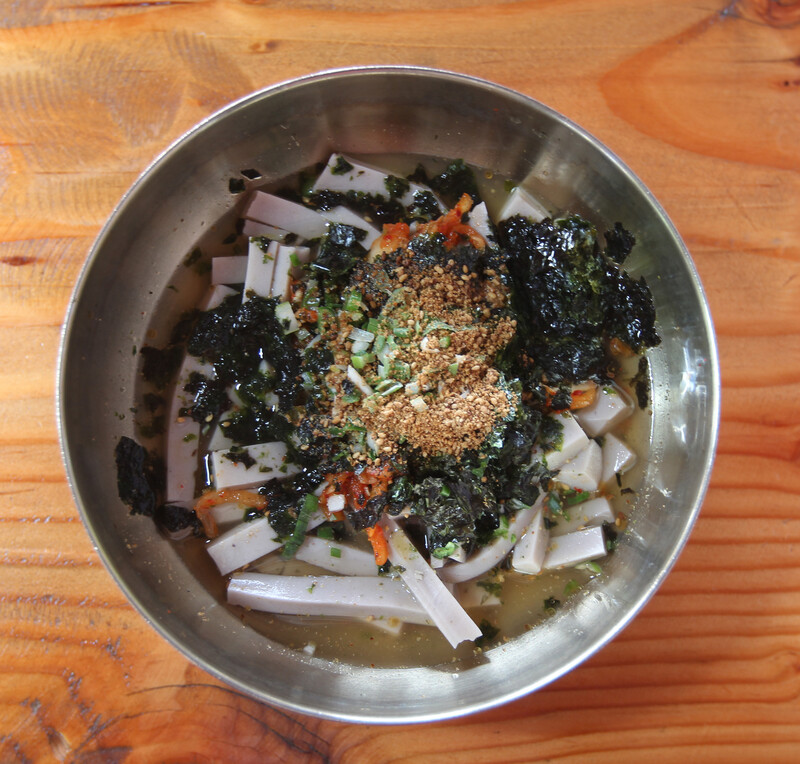 영주에 있는 ‘순흥전통묵집’의 메밀묵밥. 박미향 기자