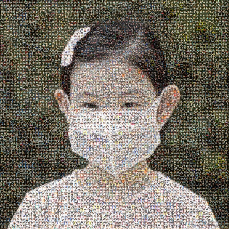 코로나19 감염 확산을 막기 위해 24일 0시부터 서울시 전역에서 ‘마스크 착용 의무화’가 시행됐다. 공공장소에서 바르게 마스크를 착용한 시민들의 사진을 모아 마스크를 쓴 채 웃고 있는 어린이의 모습을 모자이크로 구성했다. 김명진 기자 littleprince@hani.co.kr