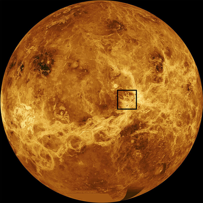 마젤란과 파이오니어금성궤도선의 관측 데이터를 토대로 작성한 금성 표면 지도. 마트 몬스 화산은 검은색 네모 안에 있다. 나사 제공