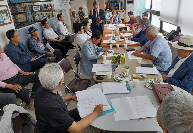 (사)한국전쟁전후민간인희생자전국유족회 정기 이사회가 28일 오후 서울 구로구 공원로에 있는 유족회 사무실에서 열렸다. 한 유족회 지역회장이 발언을 하고 있다.