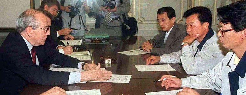 1997년 12월21일 미셸 캉드쉬 아이엠에프 총재가 이갑용 민주노총 위원장(오른쪽) 등과 만나고 있다. &lt;한겨레&gt; 자료사진
