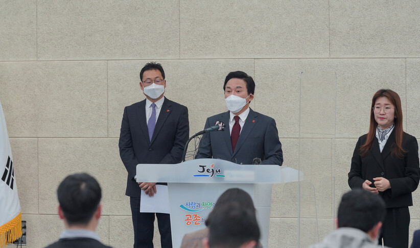 원희룡 제주도지사가 10일 오후 기자회견을 열고 제주 제2공항 건설을 계속 추진하겠다는 뜻을 밝혔다. 제주도 제공