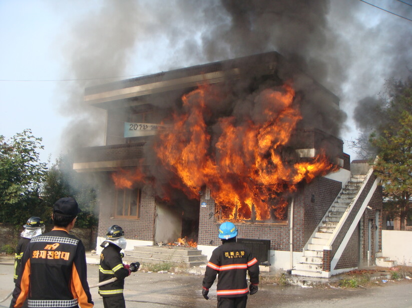 전주 덕진소방서 실물화재 가상훈련. 전북소방본부 누리집 갈무리