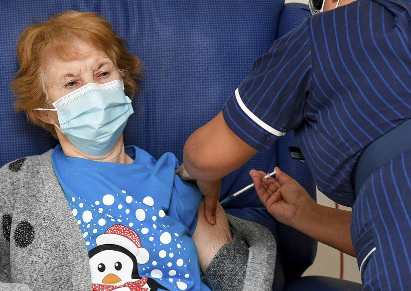 첫 코로나19 백신 접종자는 90살 영국 여성