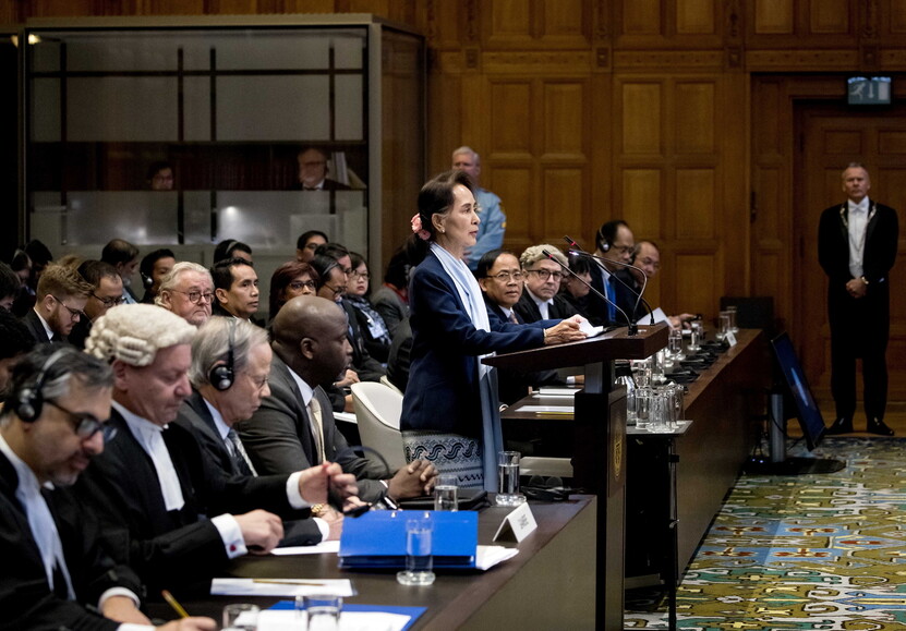 아웅산 수치, 미얀마 국가 지도자가 2019 년 12 월 11 일 네덜란드 헤이그 국제 사법 재판소에서 시작했다 