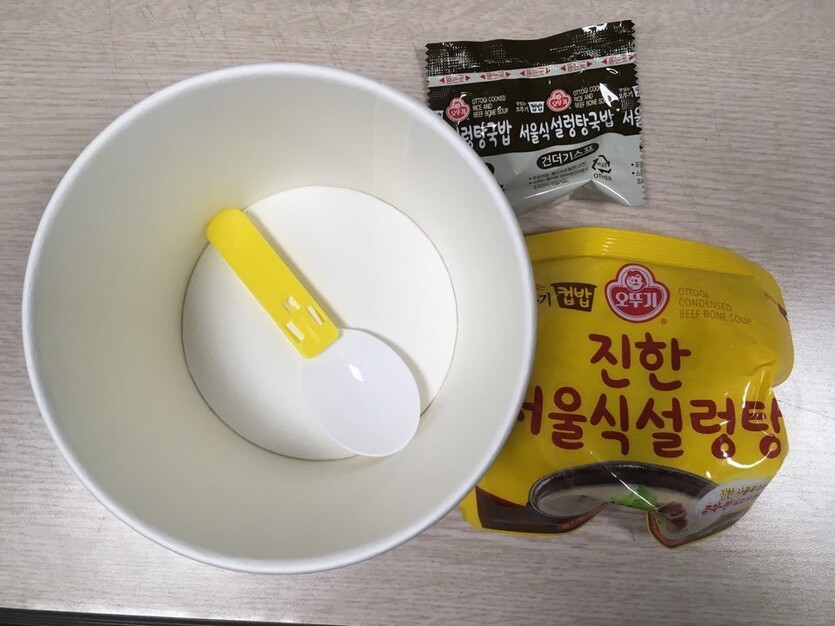 서울의 한 대학병원 응급실 간호사들이 끼니로 가끔 먹는 설렁탕 컵밥. 신수진 간호사 제공