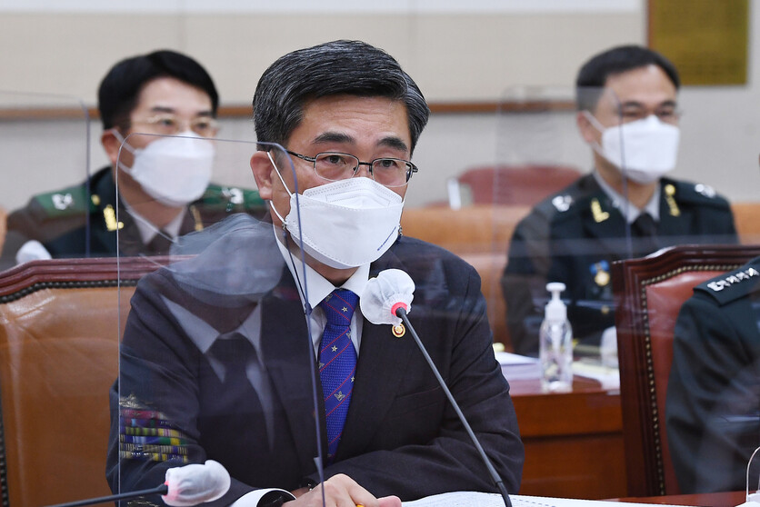 서욱 국방장관이 19일 서울 여의도 국회에서 열린 법제사법위원회의 군사법원에 대한 국정감사에서 의원들의 질의에 답변하고 있다. 연합뉴스